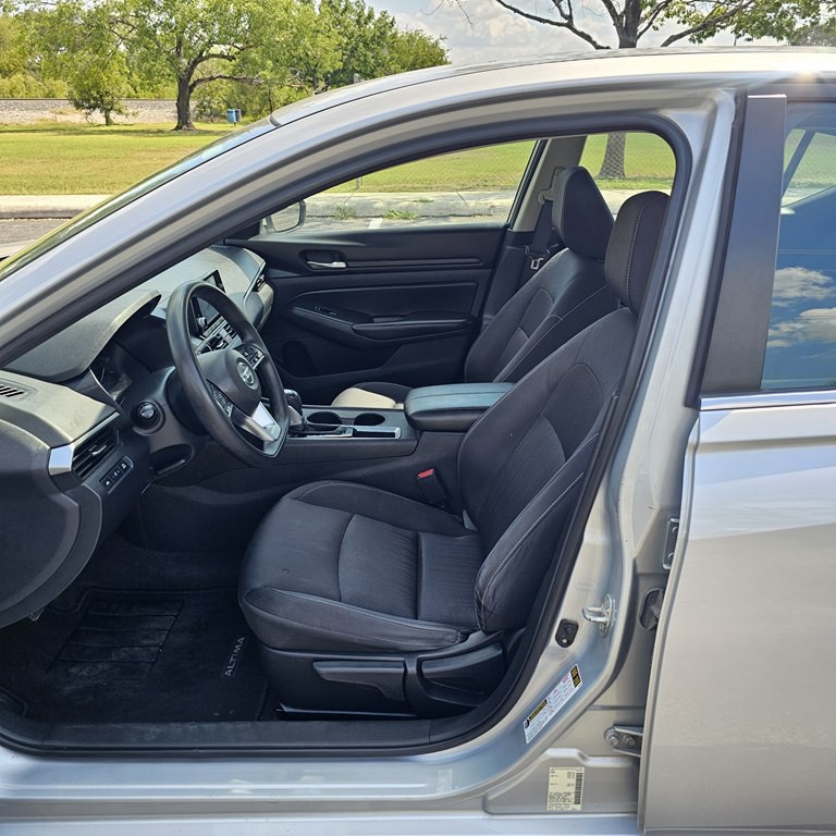 2022 Nissan Altima Image 10