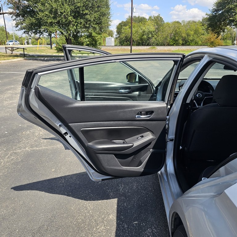2022 Nissan Altima Image 11
