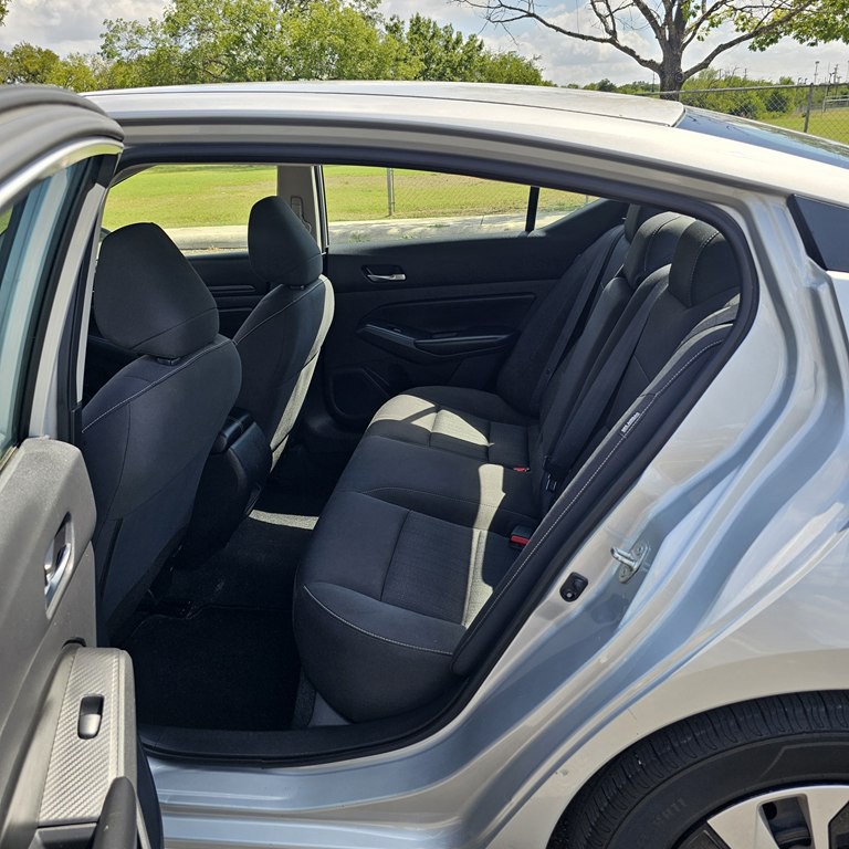 2022 Nissan Altima Image 12