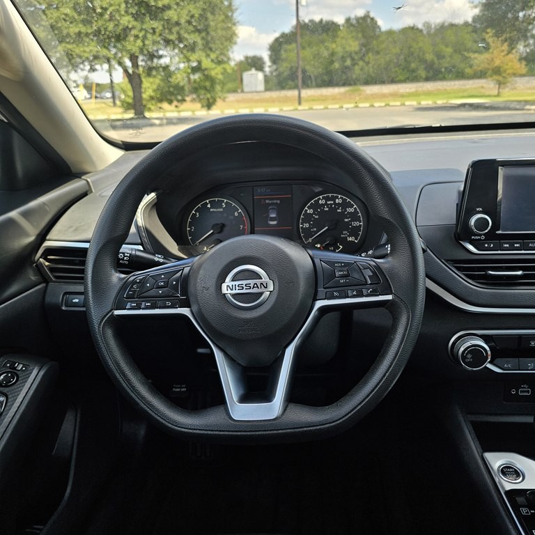 2022 Nissan Altima Image 13
