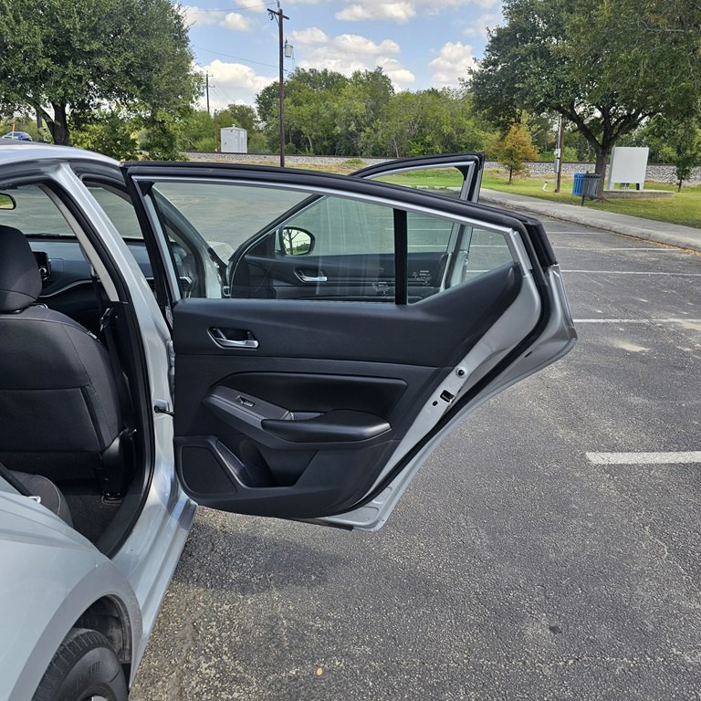 2022 Nissan Altima Image 15