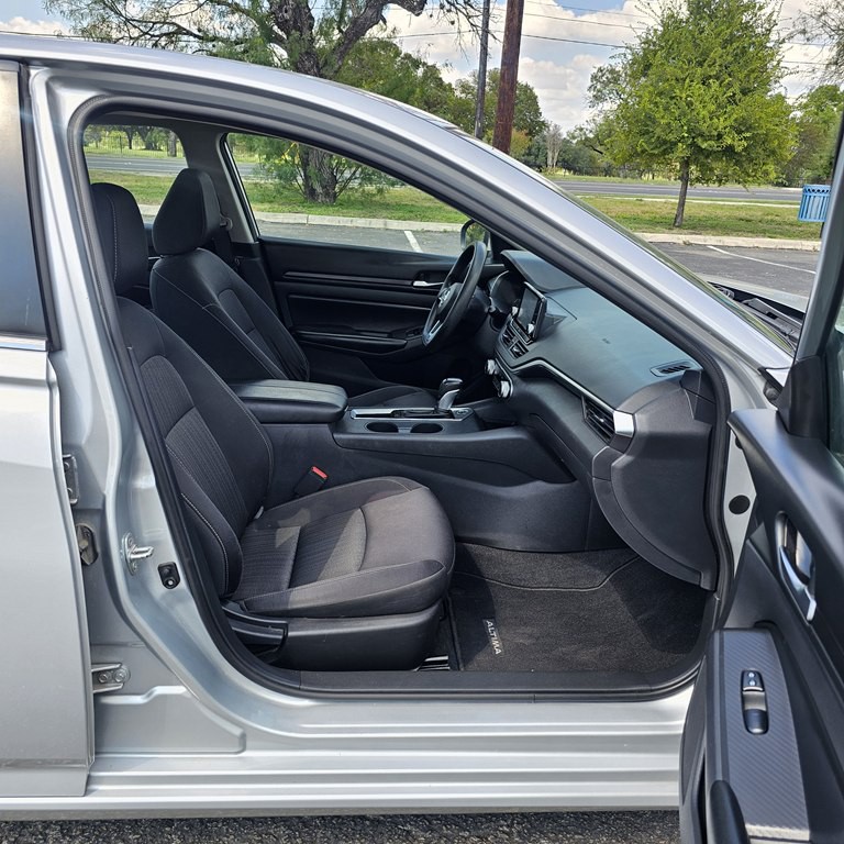 2022 Nissan Altima Image 18