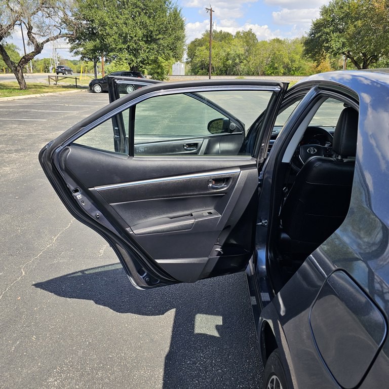 2016 Toyota Corolla Image 11
