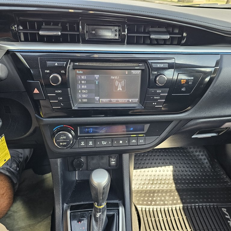 2016 Toyota Corolla Image 20