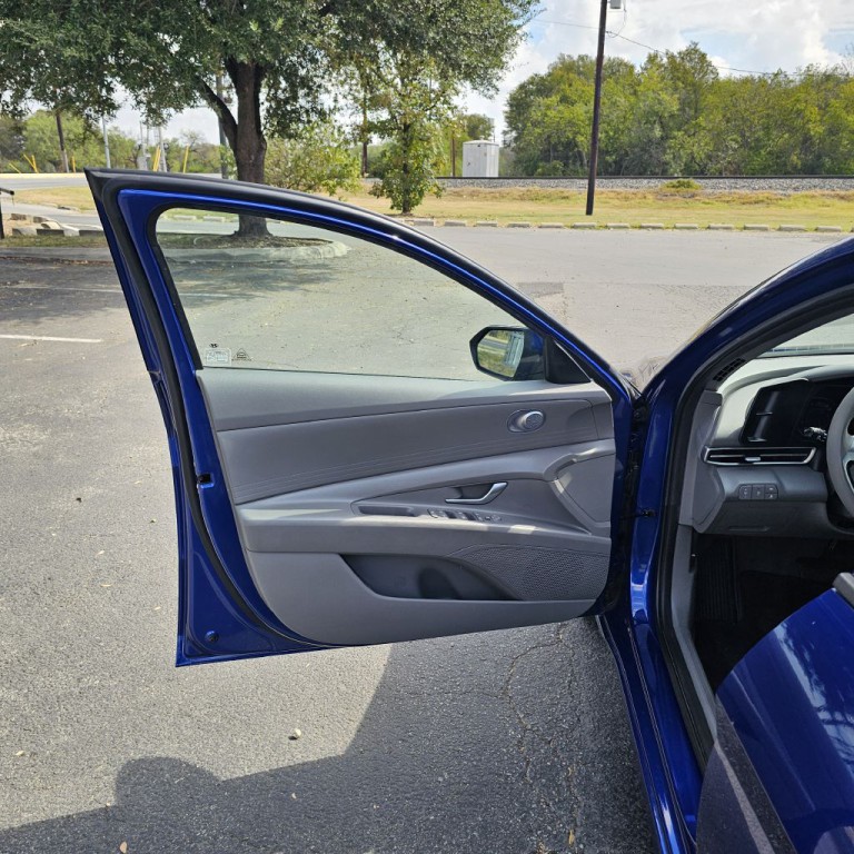 2021 Hyundai Elantra Image 9