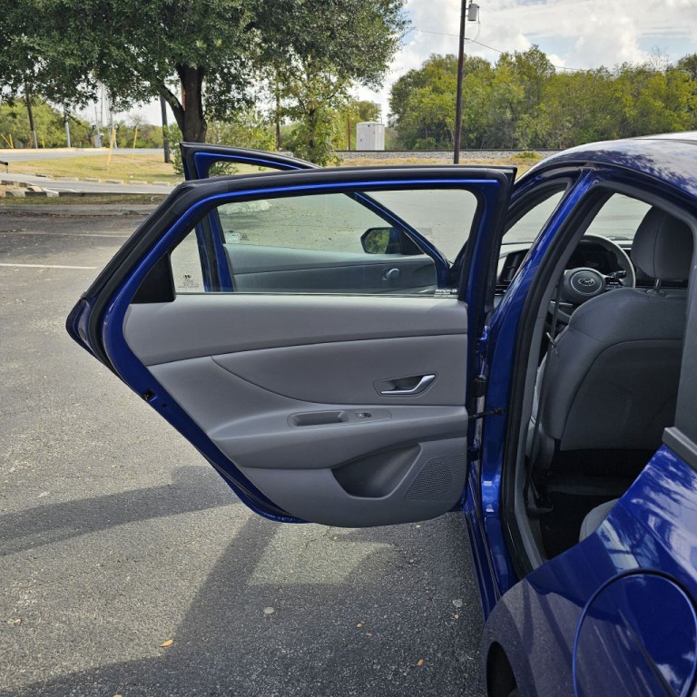 2021 Hyundai Elantra Image 11