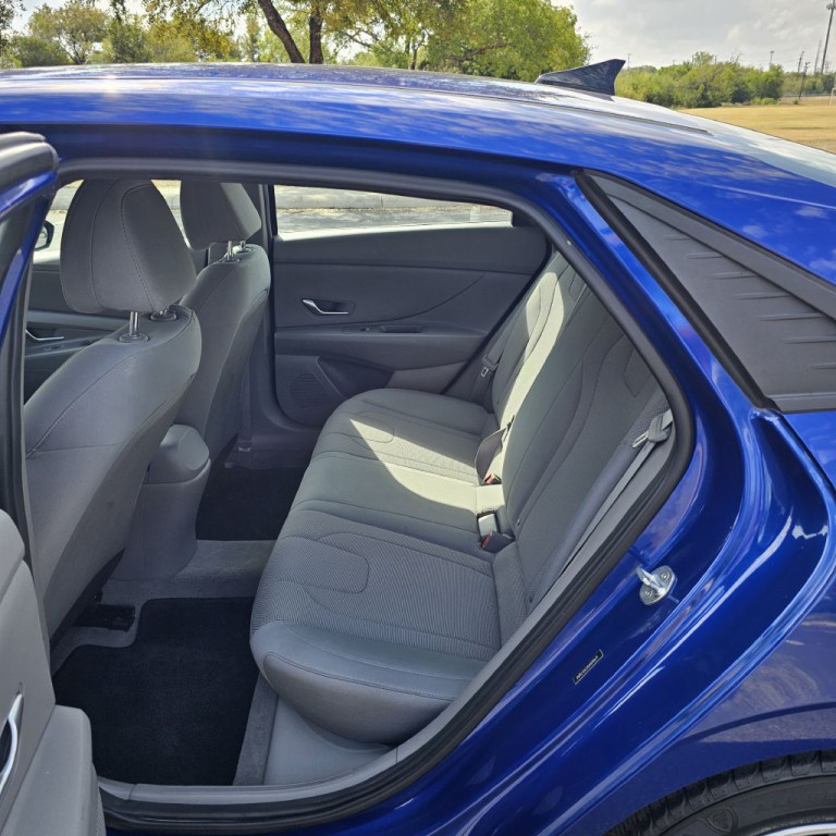 2021 Hyundai Elantra Image 12