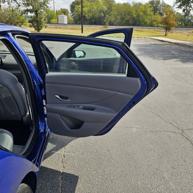 2021 Hyundai Elantra Image 15
