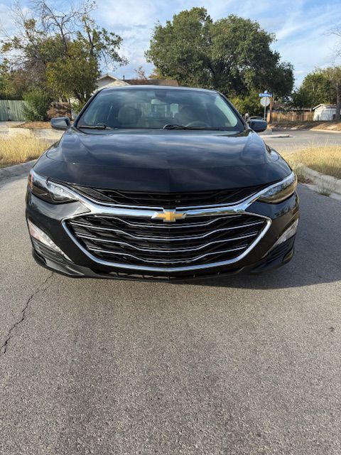 2021 Chevrolet Malibu Image 2