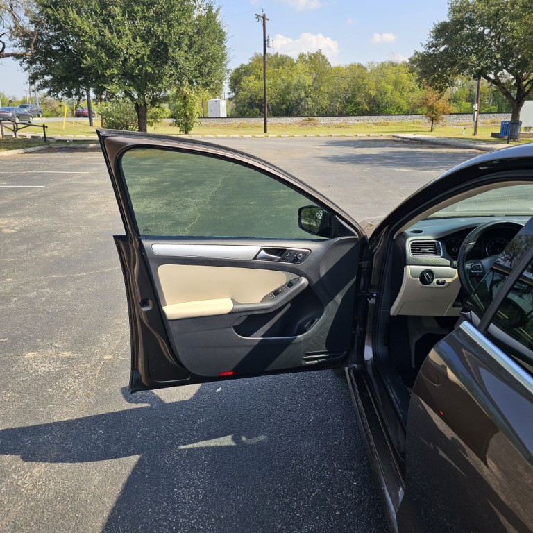 2014 Volkswagen Jetta Image 9