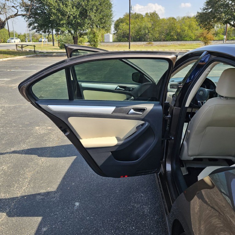 2014 Volkswagen Jetta Image 11