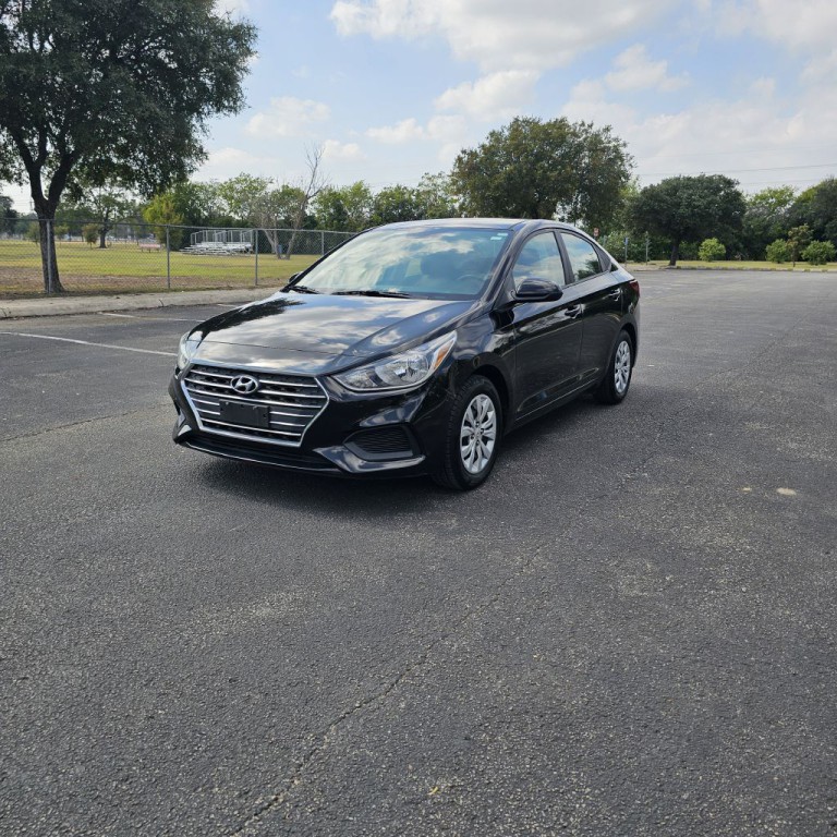 2022 Hyundai Accent Image 1