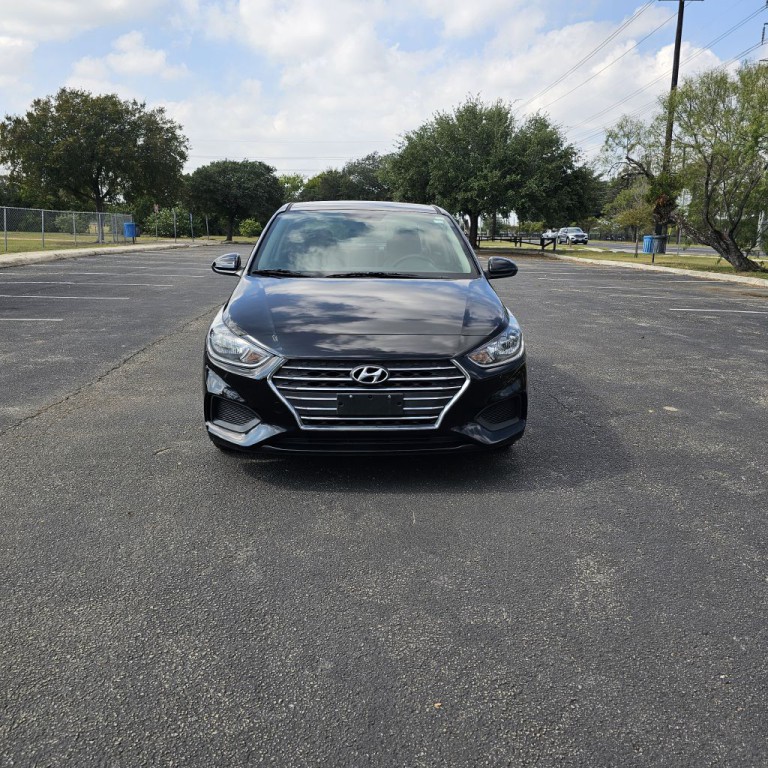 2022 Hyundai Accent Image 2