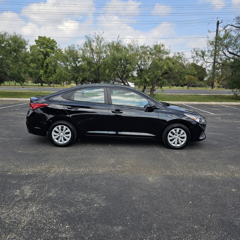 2022 Hyundai Accent Image 8