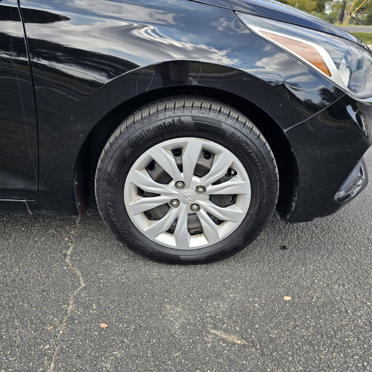 2022 Hyundai Accent Image 9