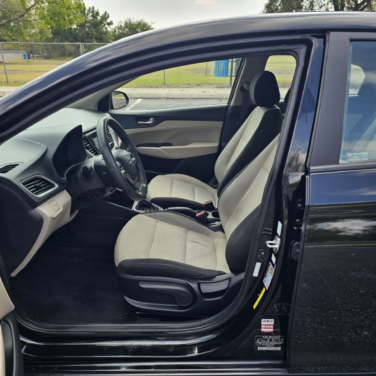 2022 Hyundai Accent Image 11