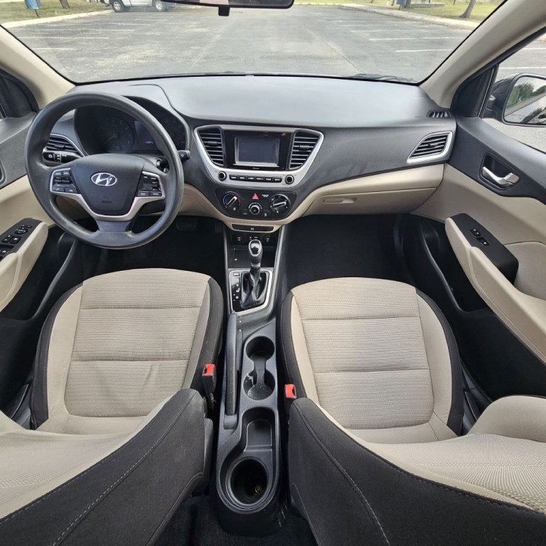 2022 Hyundai Accent Image 15