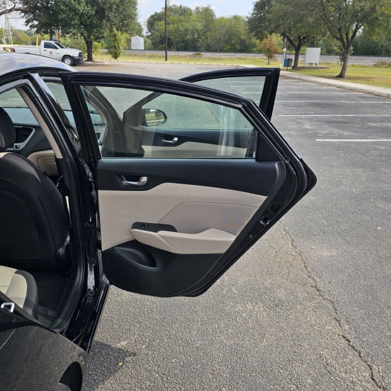 2022 Hyundai Accent Image 16