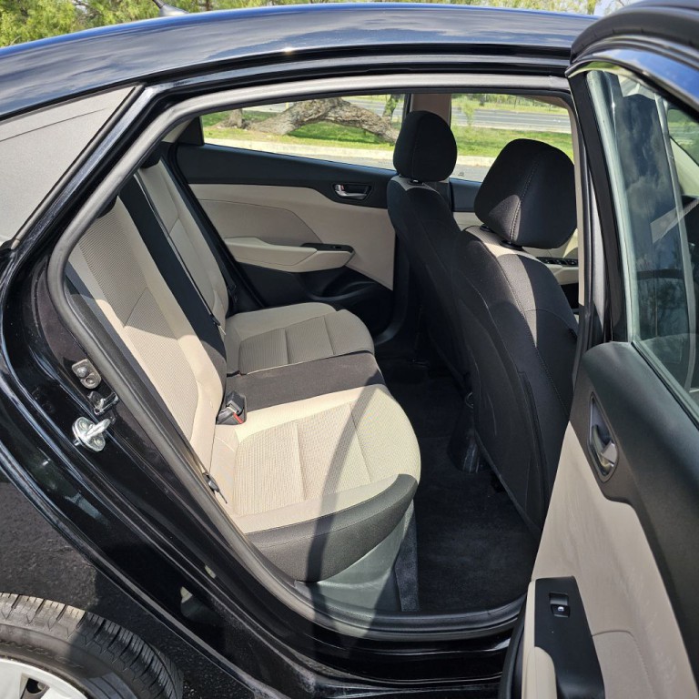 2022 Hyundai Accent Image 17