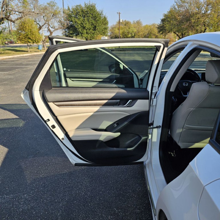 2019 Honda Accord Image 11
