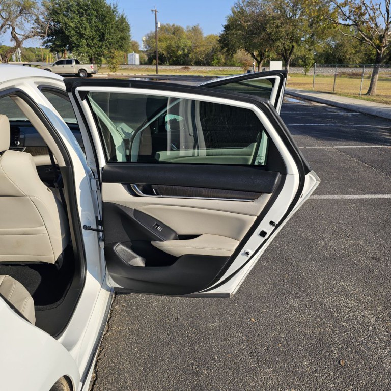 2019 Honda Accord Image 15
