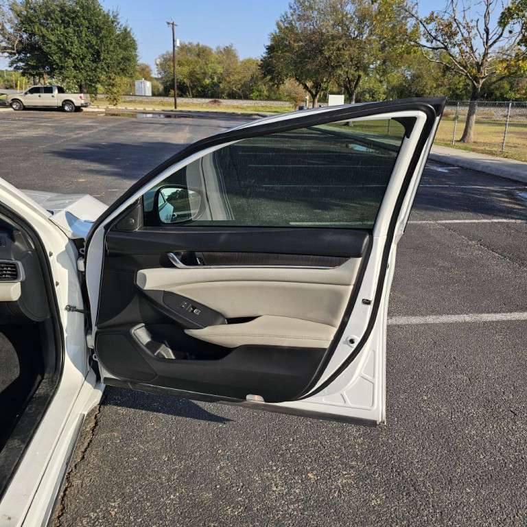 2019 Honda Accord Image 17
