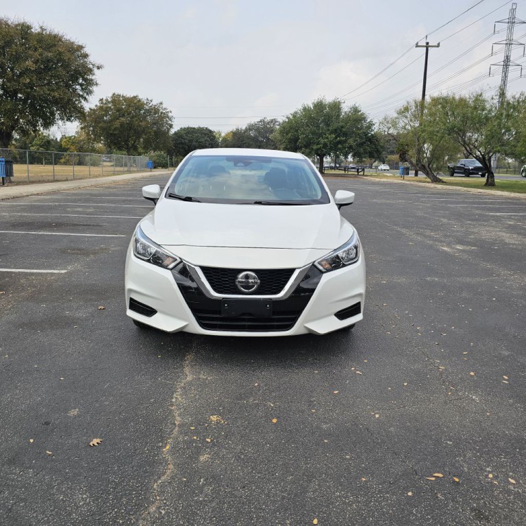 2022 Nissan Versa Image 2