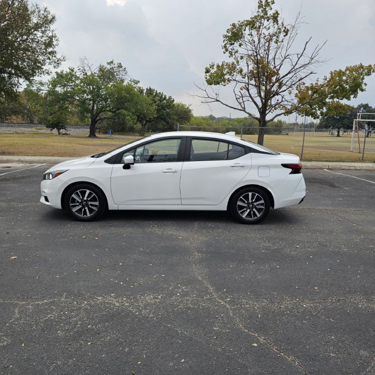2022 Nissan Versa Image 4