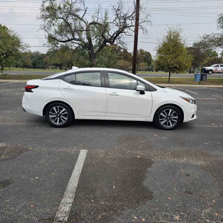 2022 Nissan Versa Image 8