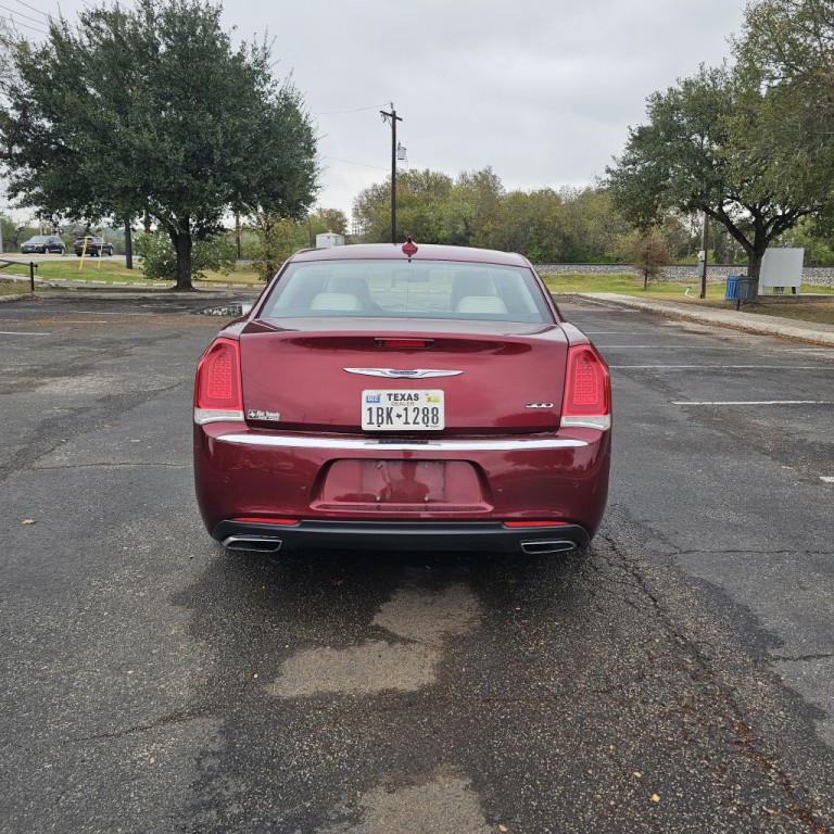 2018 Chrysler 300 Image 6