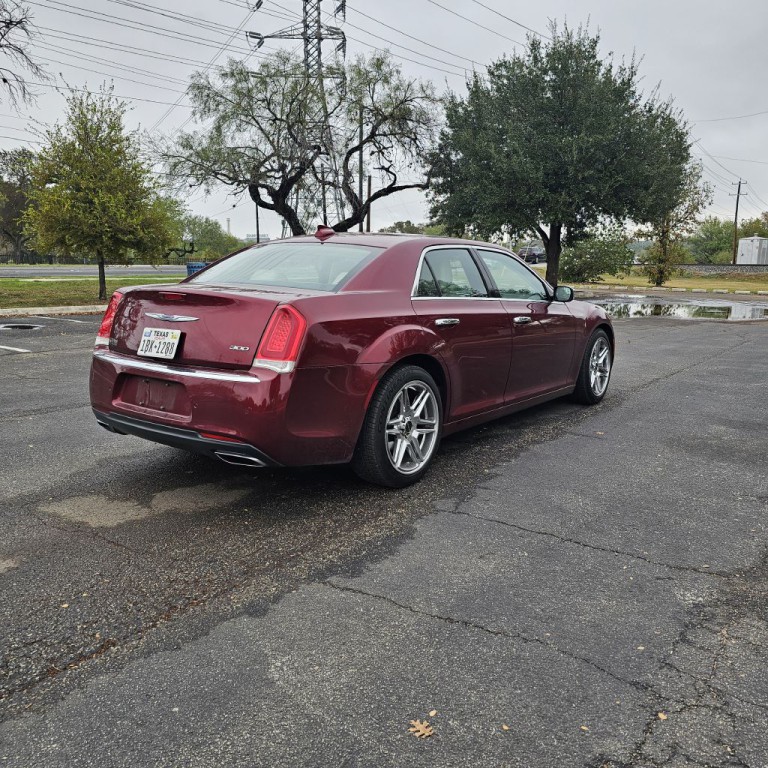 2018 Chrysler 300 Image 7