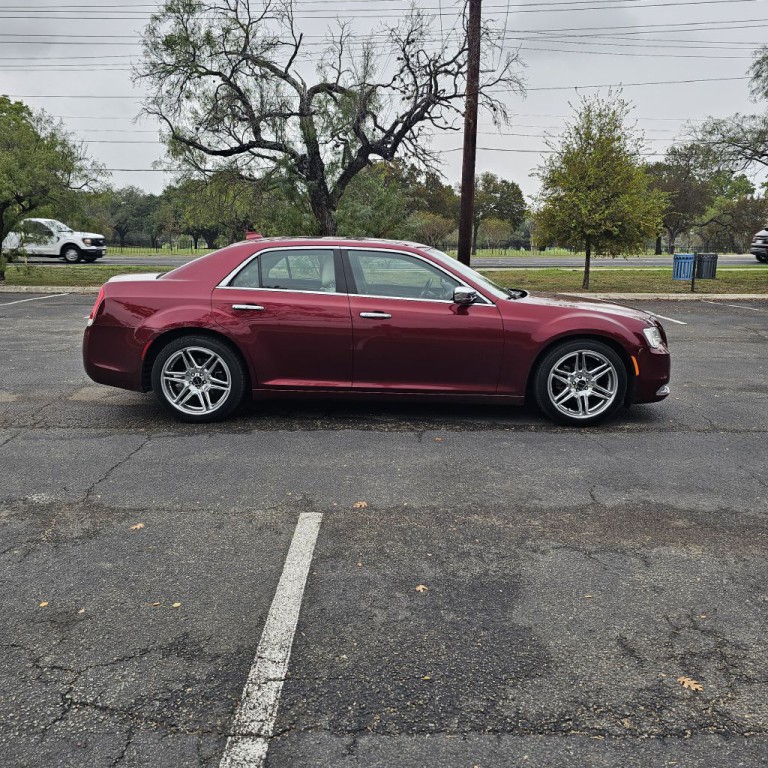 2018 Chrysler 300 Image 8