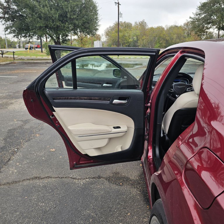 2018 Chrysler 300 Image 11