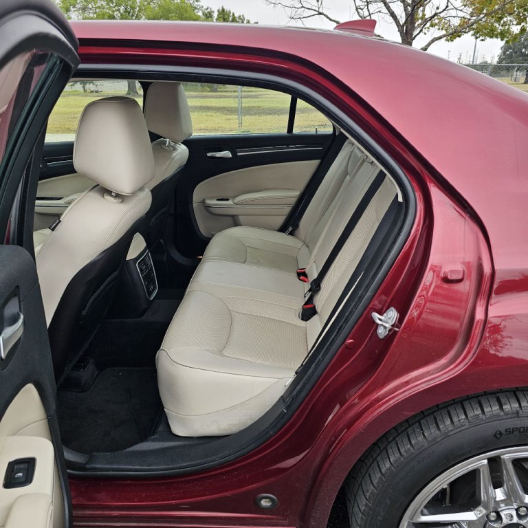 2018 Chrysler 300 Image 12