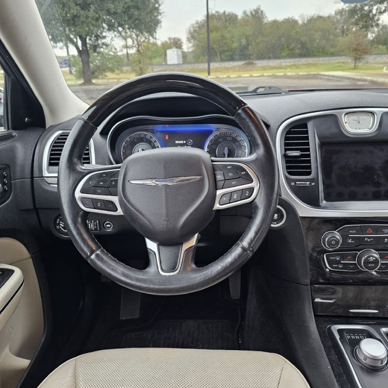 2018 Chrysler 300 Image 13