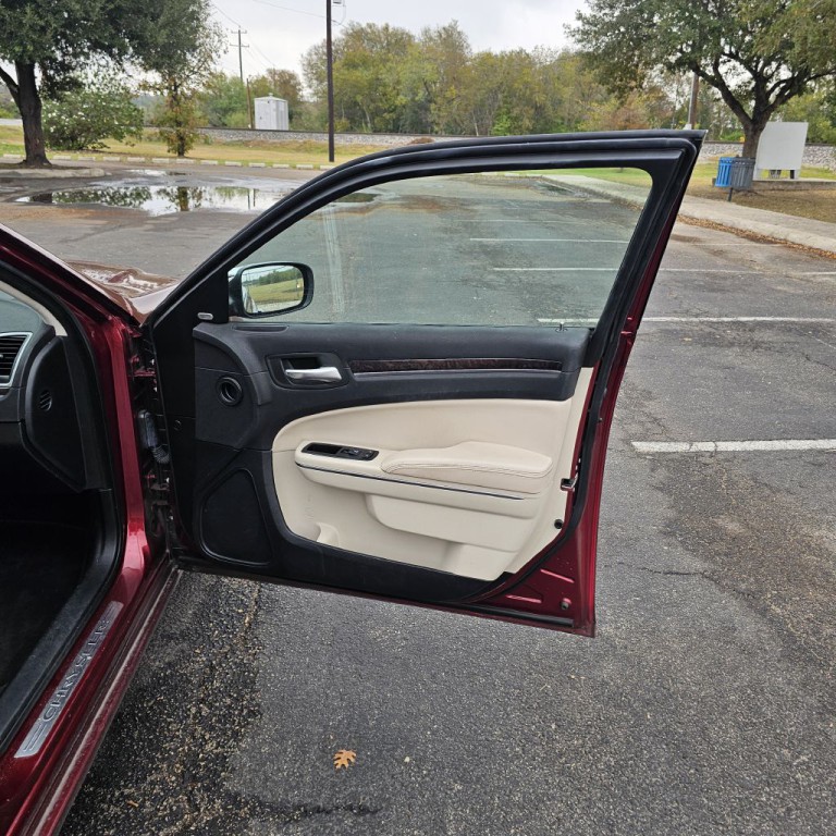 2018 Chrysler 300 Image 18