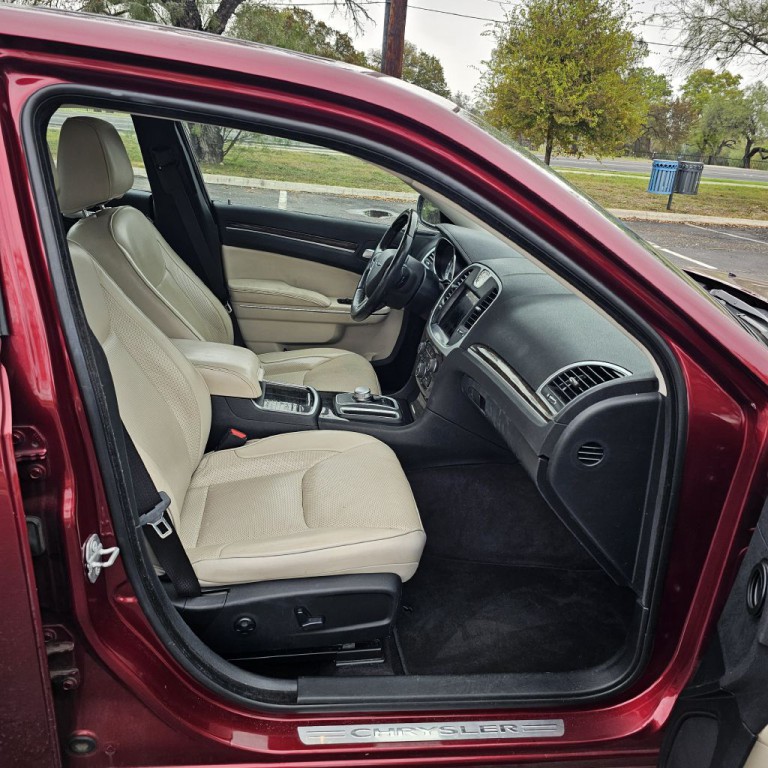 2018 Chrysler 300 Image 19