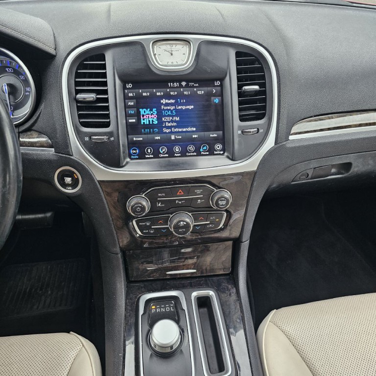 2018 Chrysler 300 Image 21