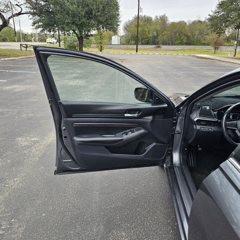 2022 Nissan Altima Image 9