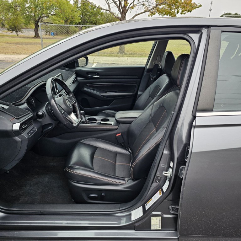 2022 Nissan Altima Image 10