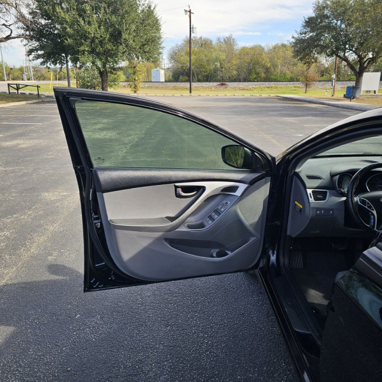 2012 Hyundai Elantra Image 9