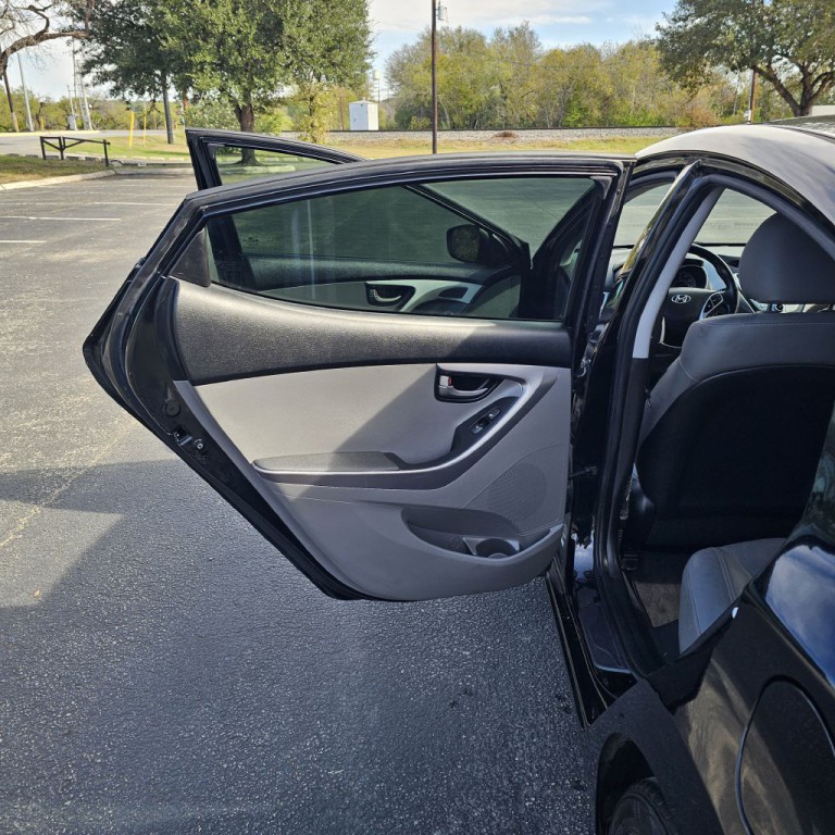 2012 Hyundai Elantra Image 11