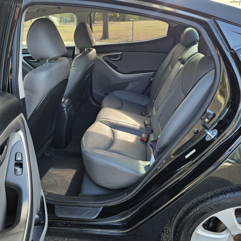 2012 Hyundai Elantra Image 12