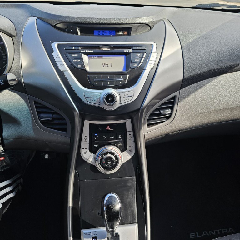 2012 Hyundai Elantra Image 18