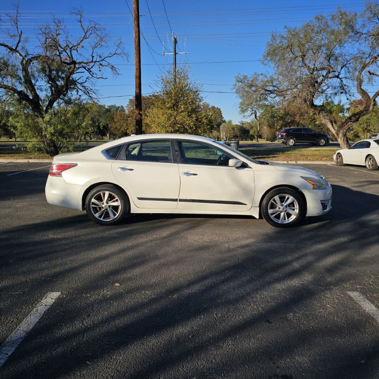 2015 Nissan Altima Image 8