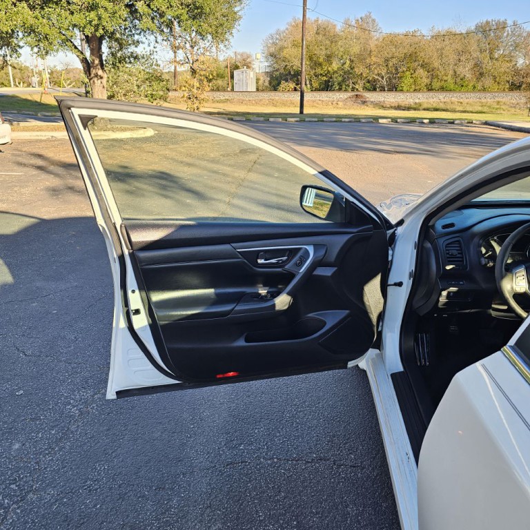 2015 Nissan Altima Image 9