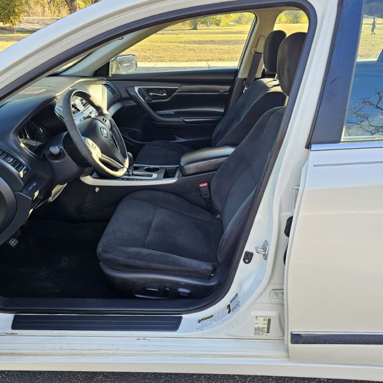 2015 Nissan Altima Image 10