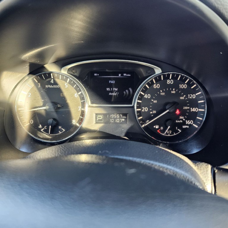 2015 Nissan Altima Image 19