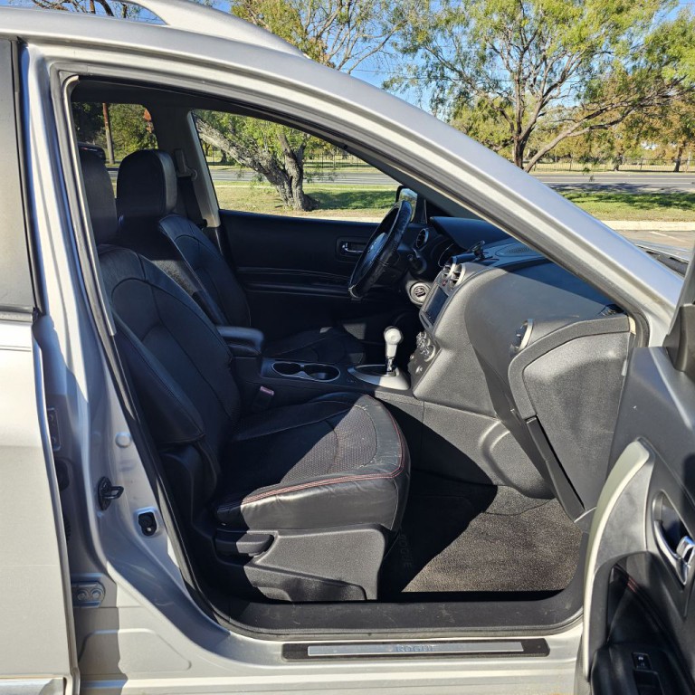 2011 Nissan Rogue Image 18