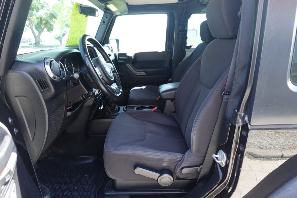 2013 Jeep Wrangler Image 9